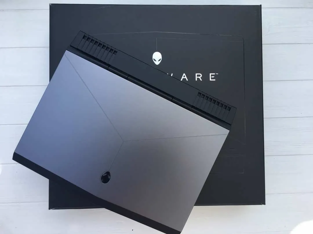 Ноутбук Dell Alienware AW-13R3-7000SLV