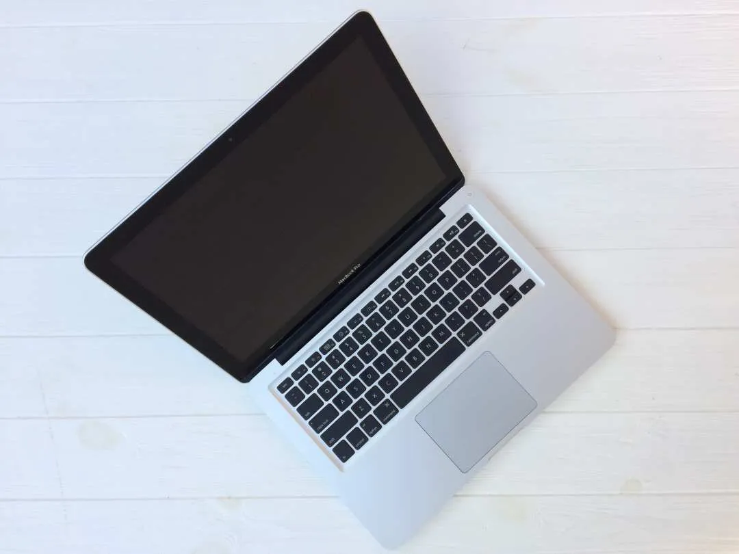 Apple MacBook Pro 13.3" MC700LL/A Apple MacBook Pro 13.3" MC700LL/A