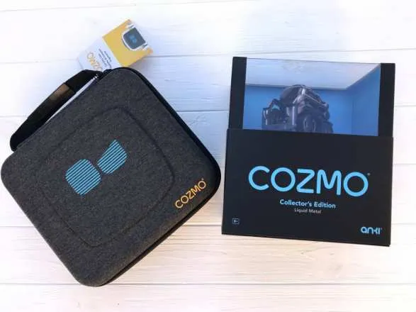  Робот + кейс Anki Cozmo Collectors Edition