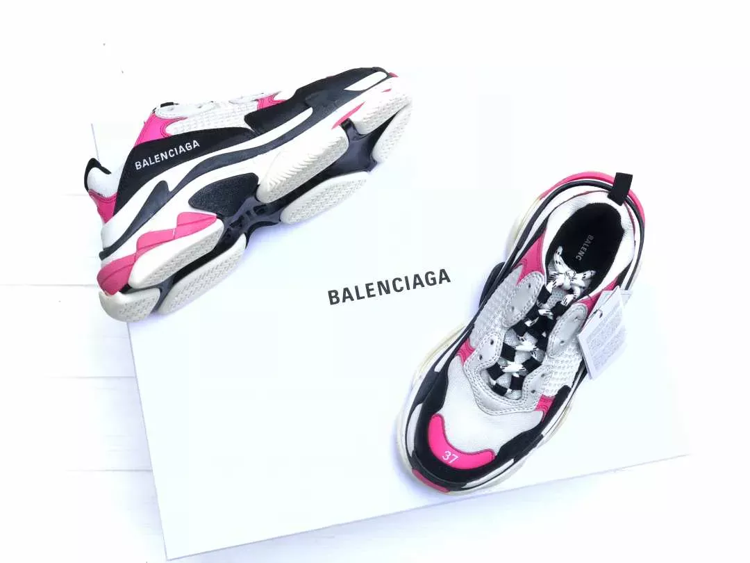 Жіночі кросівки Balenciaga Triple S