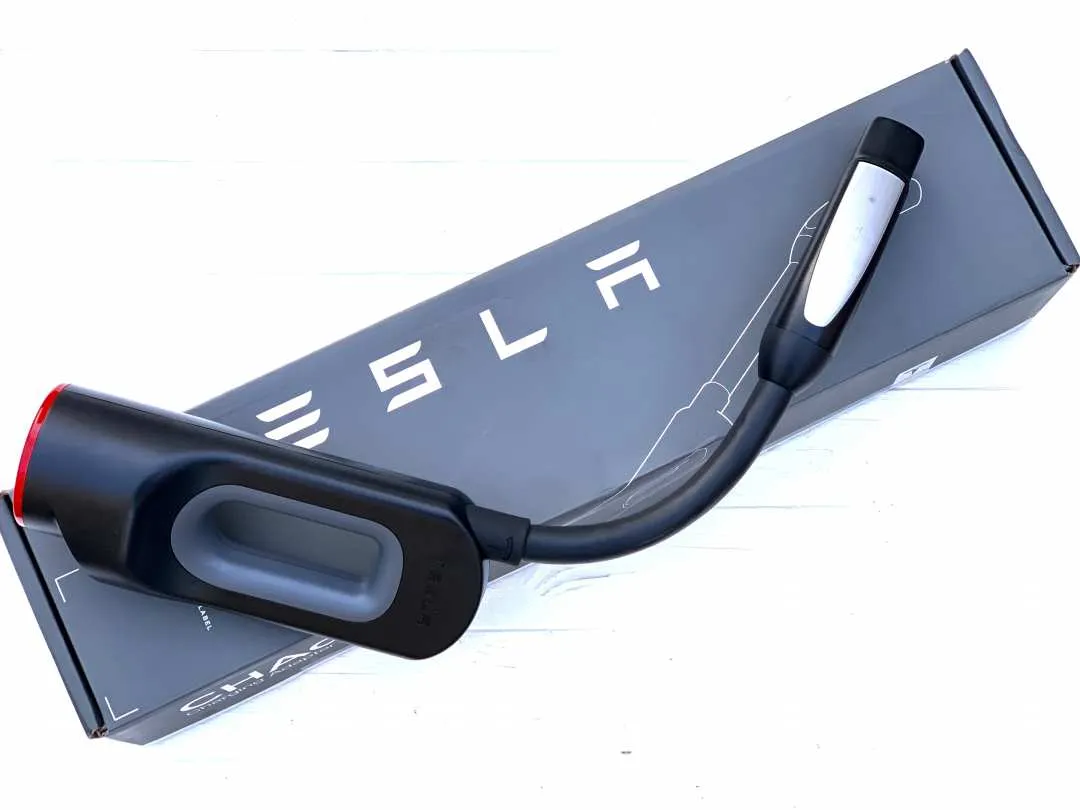 Адаптер для зарядки электромобиля Tesla CHAdeMO